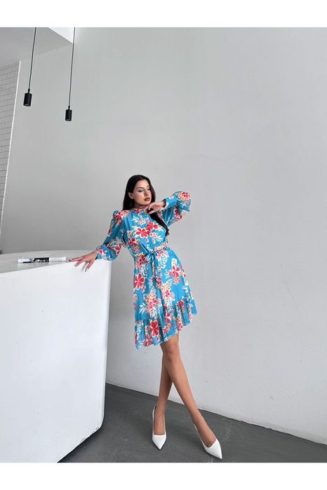 Рокля на цветя с дълъг ръкав