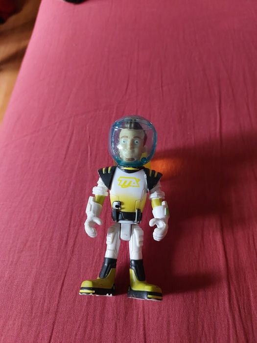 Игрушки пластиковые