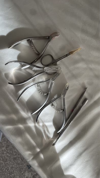 Маникюрный инструменты.