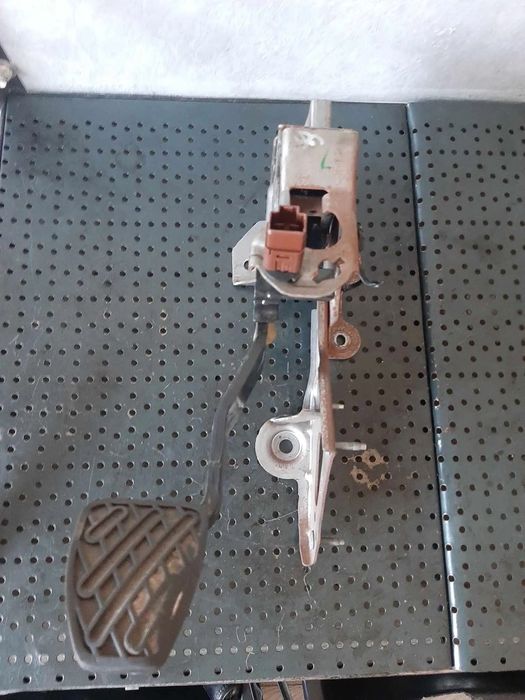 pedala frana  2.0 dci nissan qashqai j10 nj10 jj10e