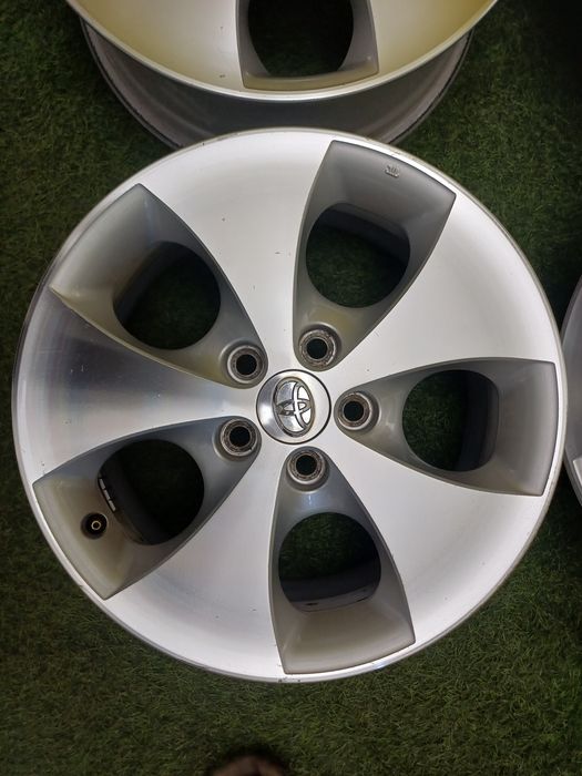 Диски R17 5x114.3 на Toyota Alphard и другие.