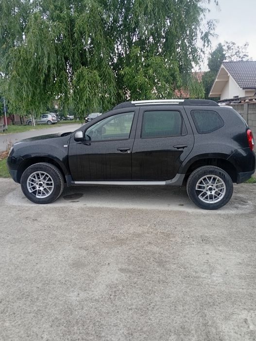 Vind Dacia Duster an 2012 benzină  Si GPL
