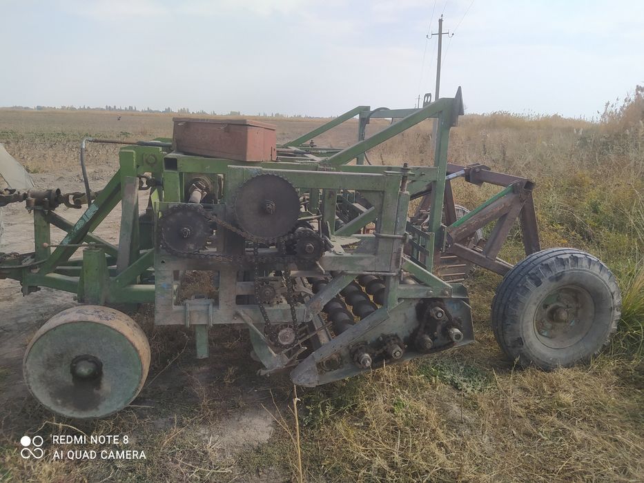 Продам свеклоуборочный комбайн вместе с подборщиком.