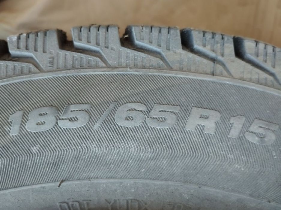 Продам зимние шины 185/65 r15
