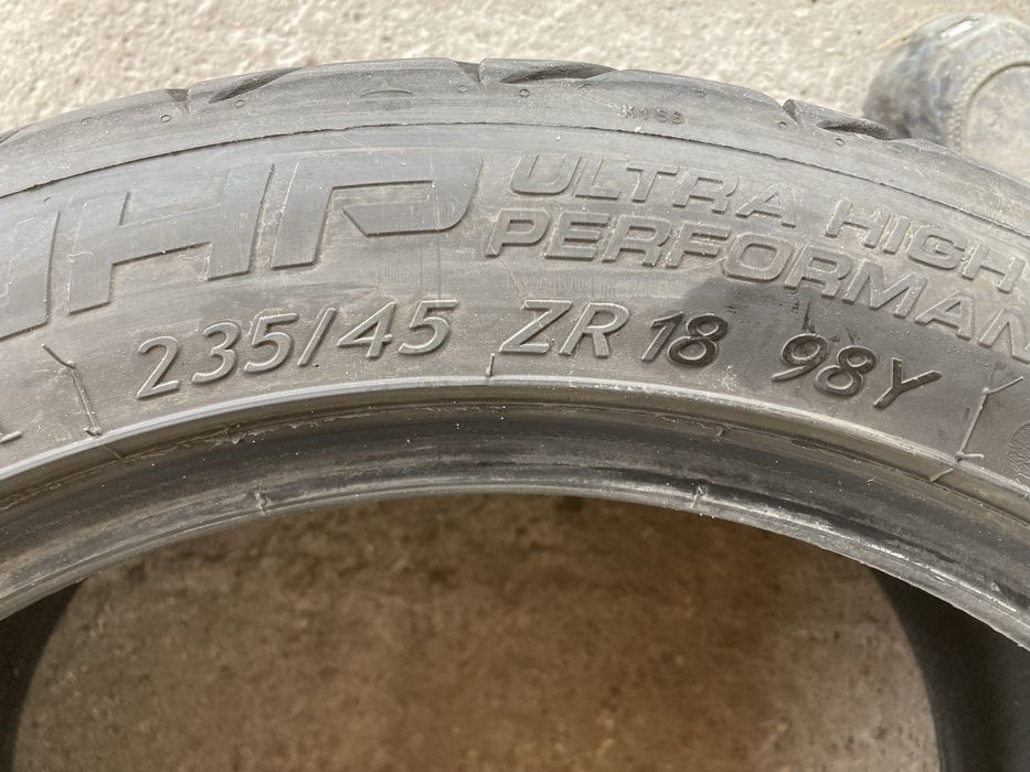 Лятни гуми 235-45-18
