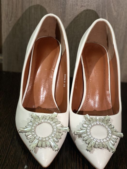 Туфли одевала 1 раз.12000 .Пишите на ватсап