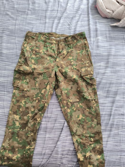 Vând echipament militar în stare bună,bocancii sunt noi.