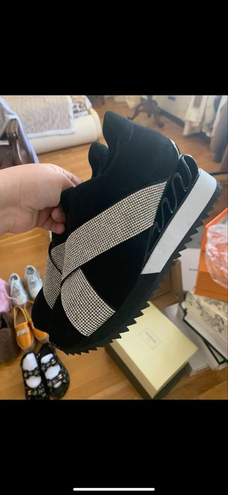 Кроссовки со стразами