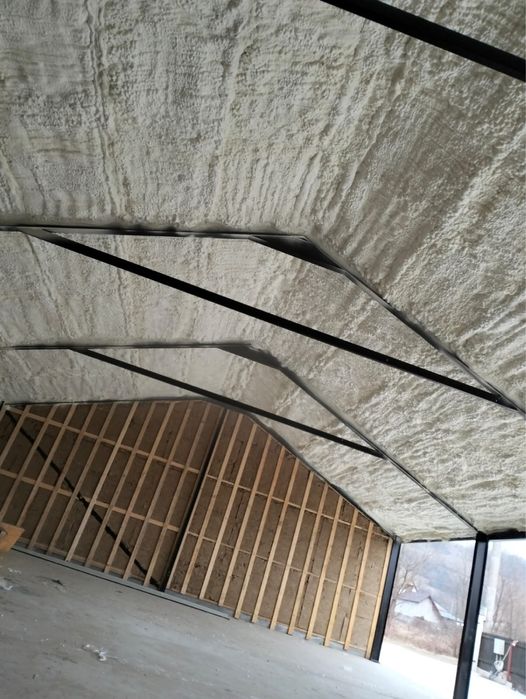 Izolatie Spuma Poliuretanica acoperiș si pod. Firma+Garanție 20 ani.