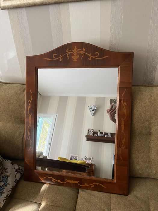 Красиво старинно огледало,масив,интарзия