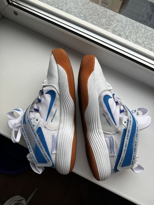 Волейбольные кроссовки Nike