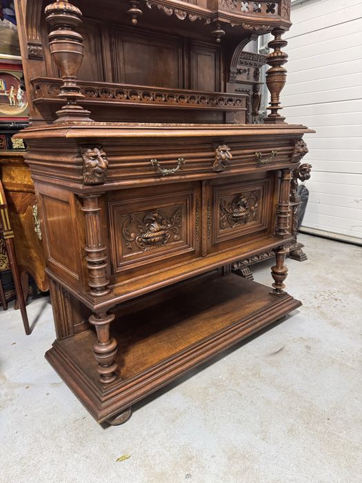 Credenț/bufet neorenascentist din lemn masiv – sculpturi bogate