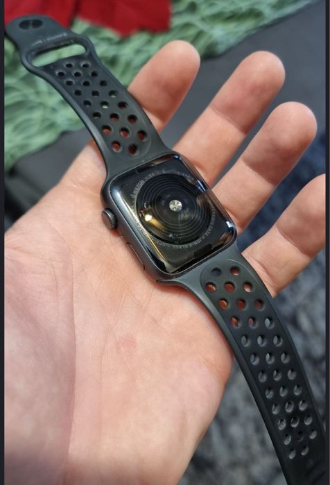 Apple Watch SE 2 Nike Edition – като нов