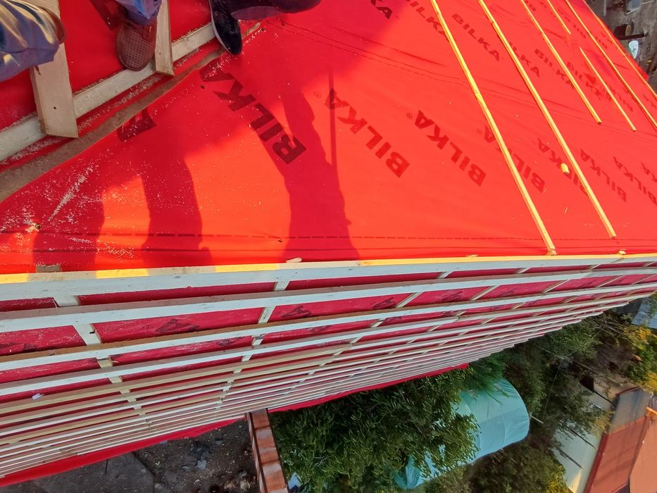 Firmă specializată. 
Executăm sau modificăm 
orice tip de Acoperisuri.