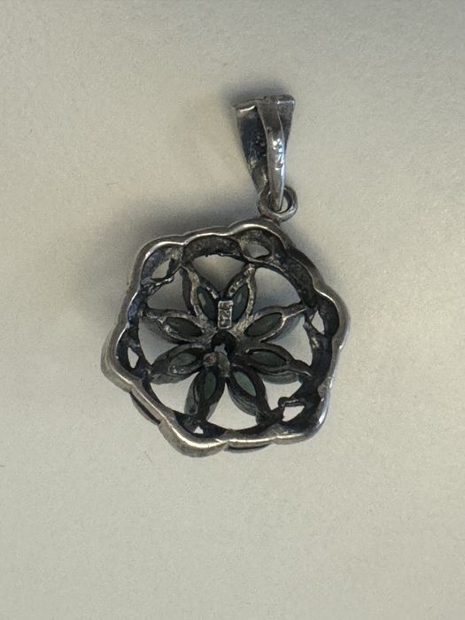 Красиви бижута; африкански амулет, ръкавели и игла