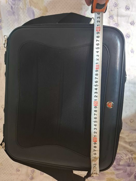 Бизнес чанта за лаптоп и документи.