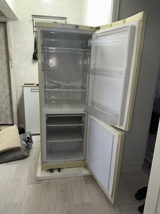 Холодильник Hotpoint-Ariston в отличном состоянии!