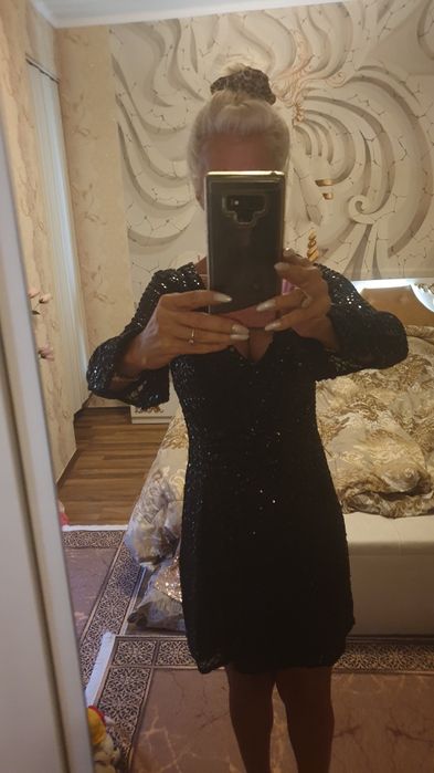 Нови луксозни парти рокли с етикет .