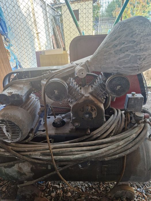 Компрессор трехпоршневый