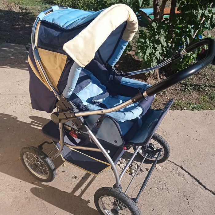 Продам коляску в хорошем состояние.
