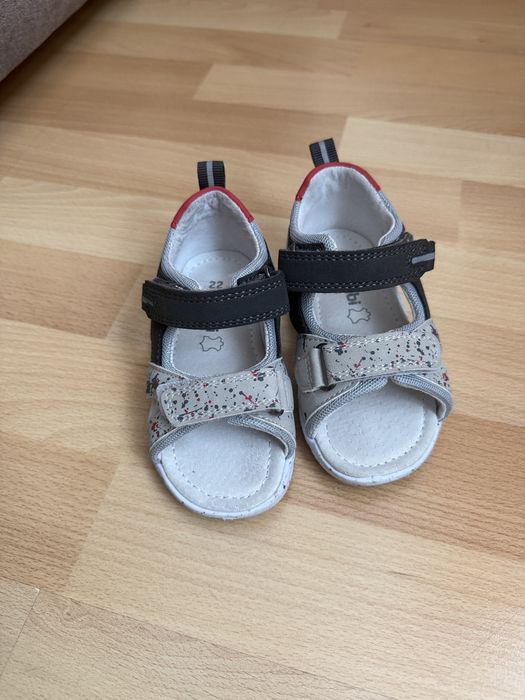 Продам сандали детские