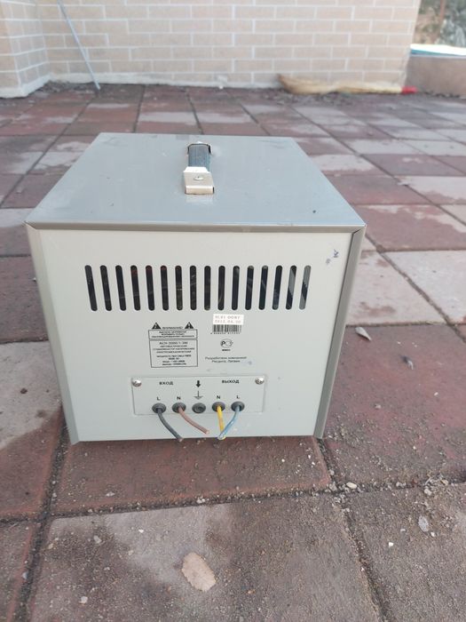 Стабилизатор напряжения