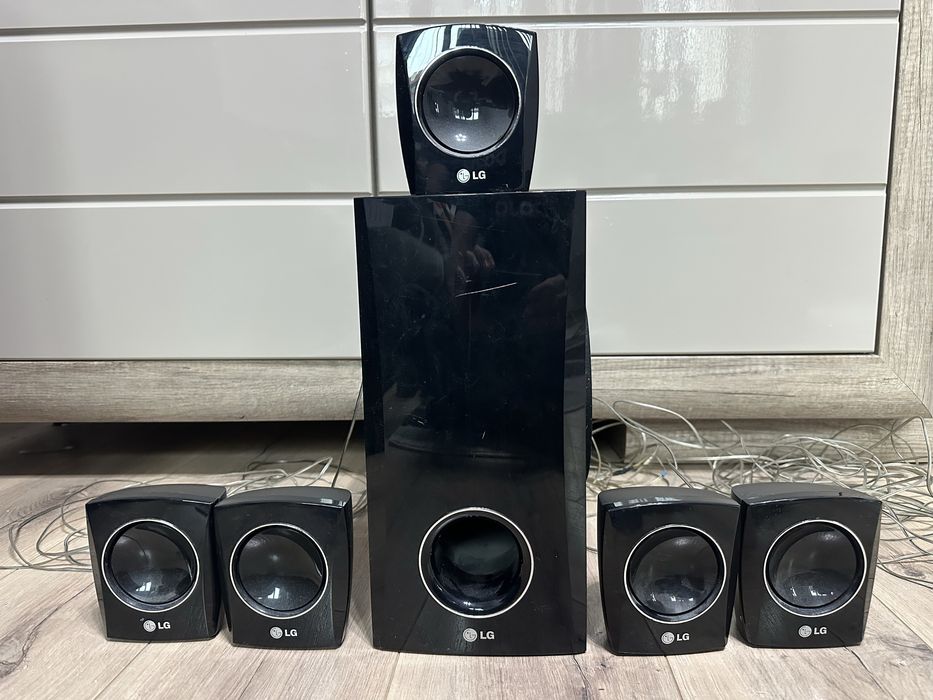 Тонколони и буфер за домашно кино LG 5.1