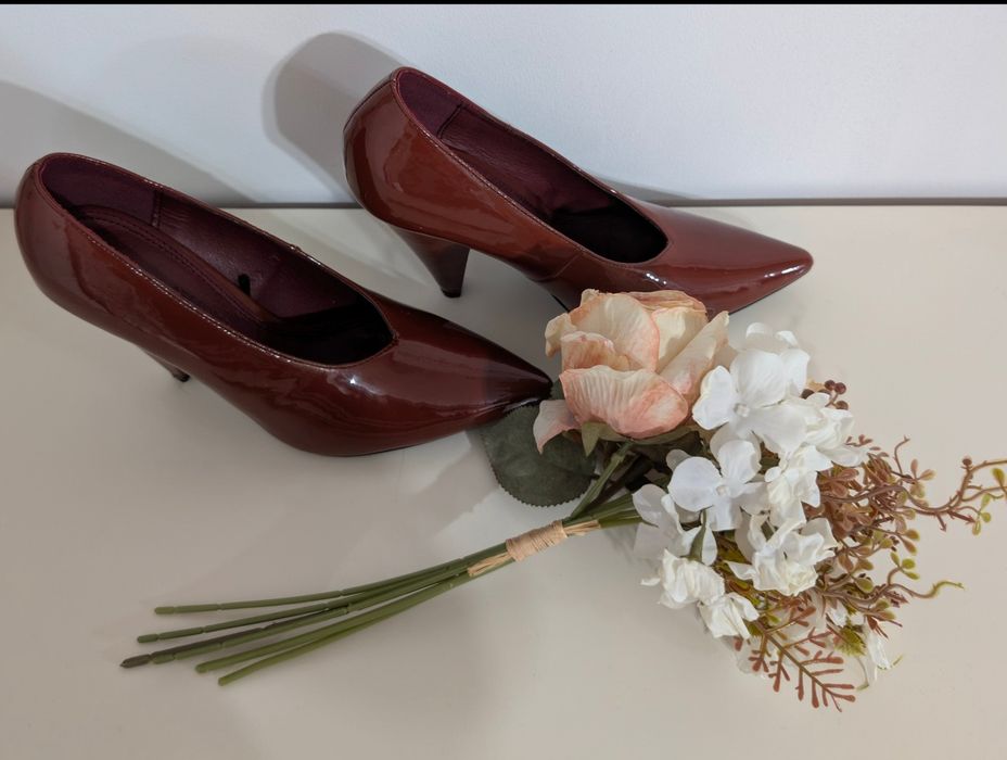 Pantofi eleganți cu toc, lac lucios, culoare burgundy