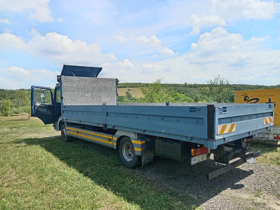 Albine cu camion și container