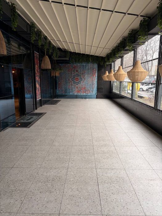 Аренда под офис или ресторан или под любой бизнес Центр Сквер