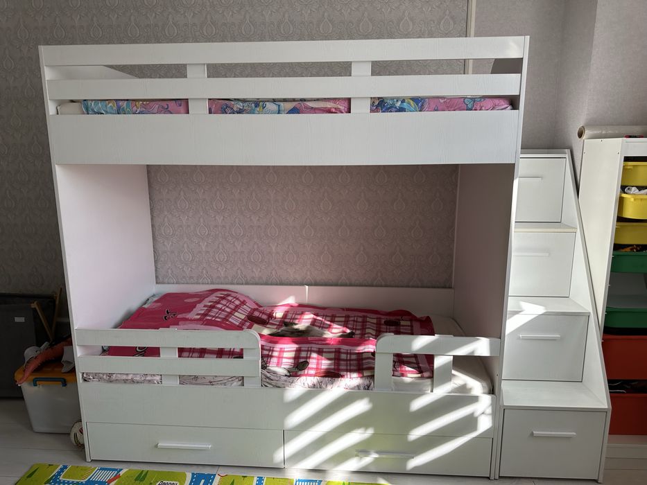 Двухьярусная кровать