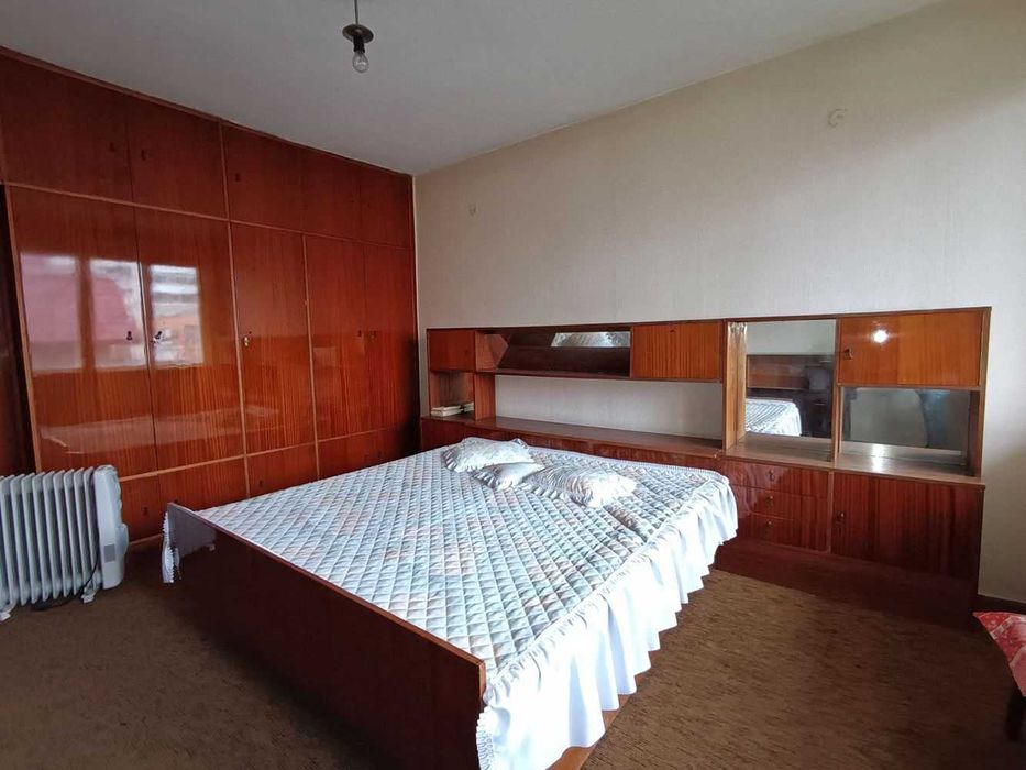 Четиристаен апартамент в кв. Акация