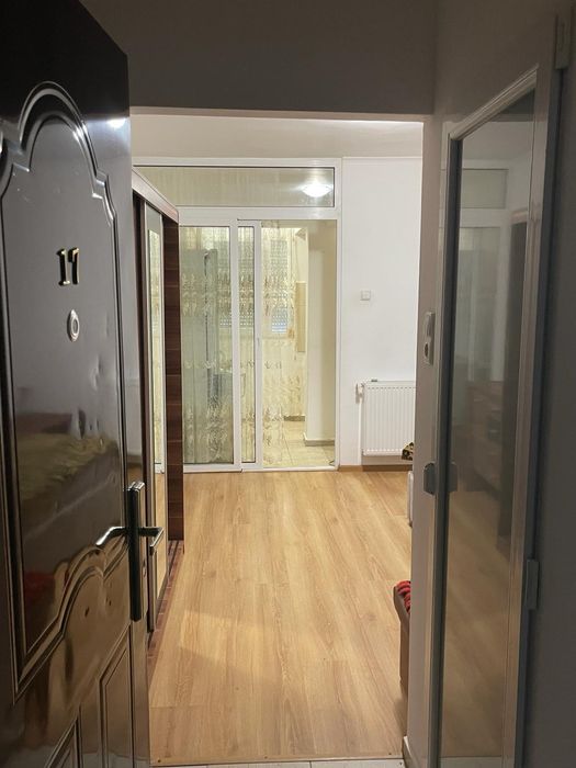 Închiriez garsoniera