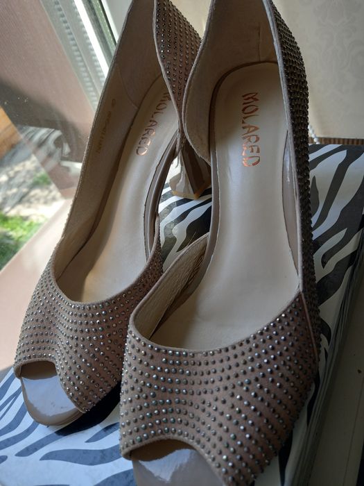 Продам туфли со стразами