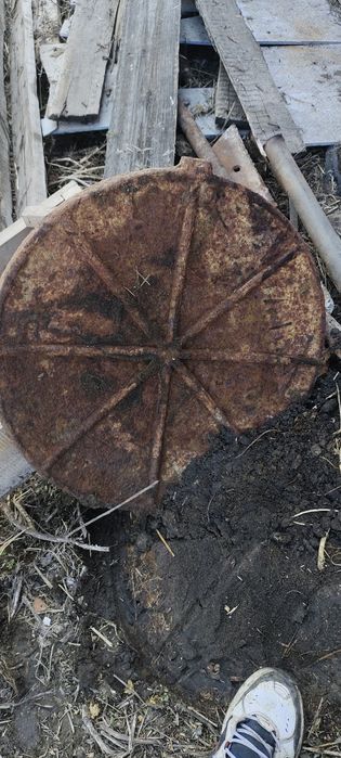 Продам крышку люка