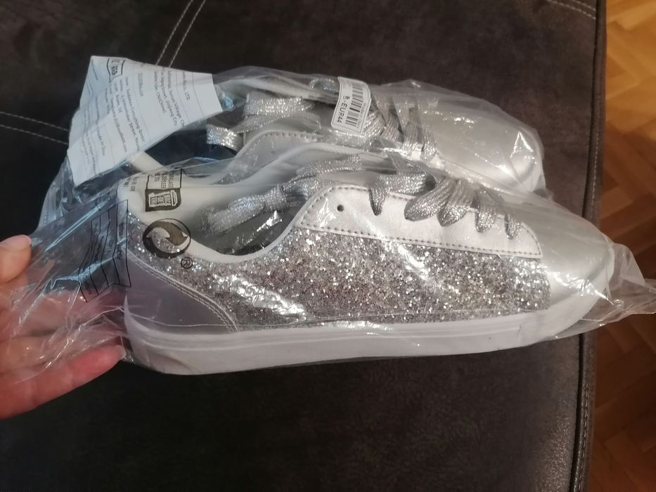 Сребристи кецове