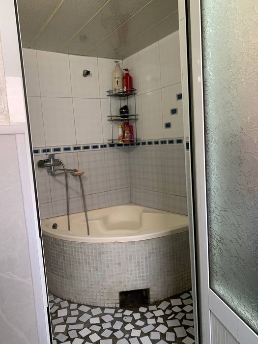 Уй сотилади.Срочна 4,5 сотих