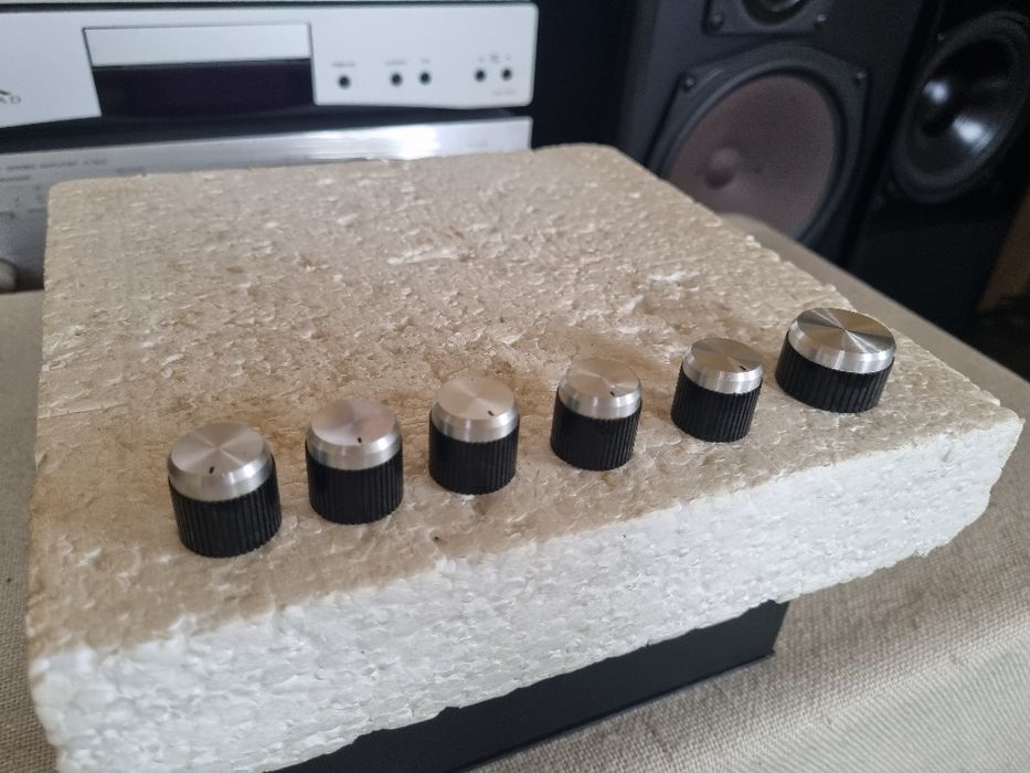 Set Butoane Amp Monarch. Pt ax striatii 6 mm. Impecabile.