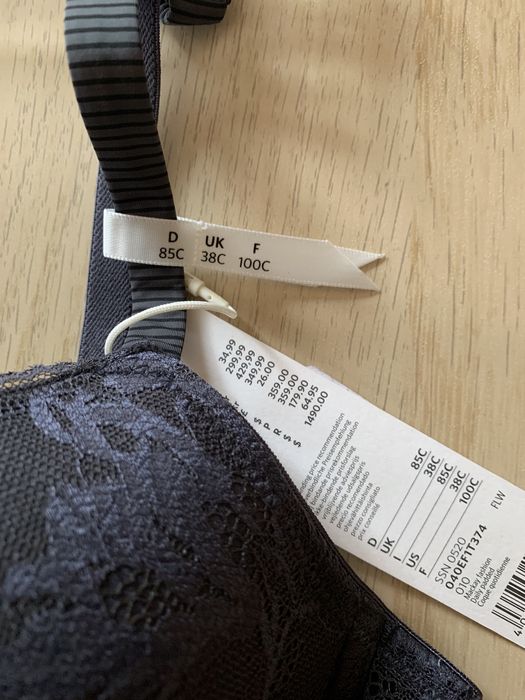 Нов сутиен на Esprit, р-р 85С