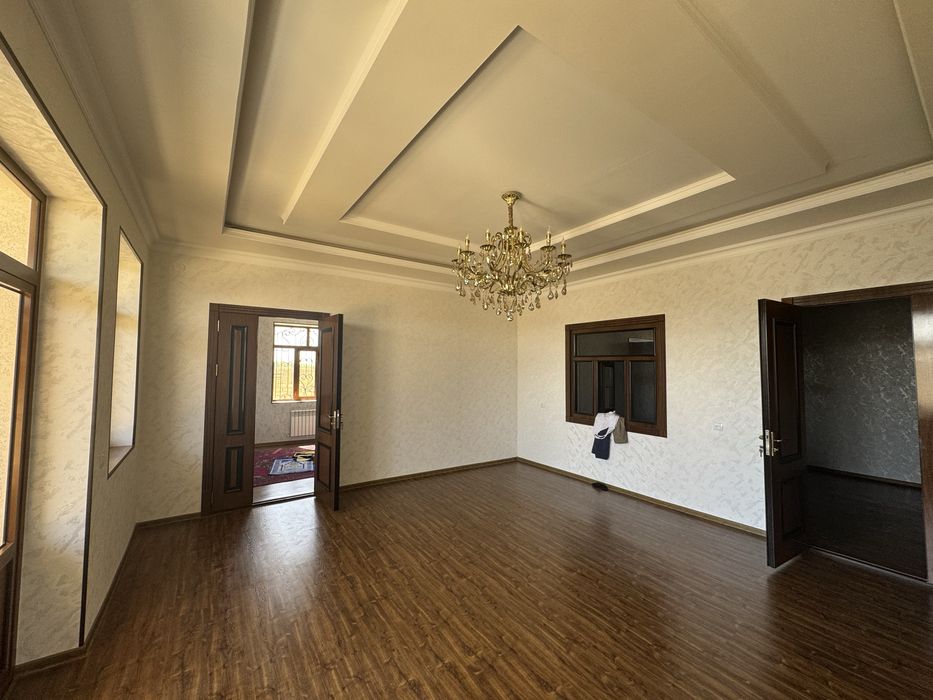 Yangi uchaska sotiladi pishkan gishdan qurilgan