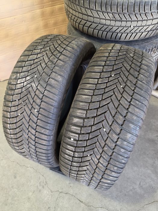 2бр. 235/55/17 Bridgestone dot4422 всесезонни гуми