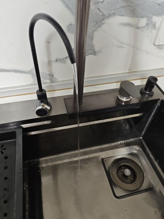 Продам кухонную мойку