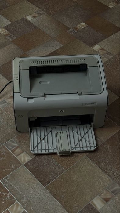 Принтер HP LaserJet P1005 в рабочем состоянии