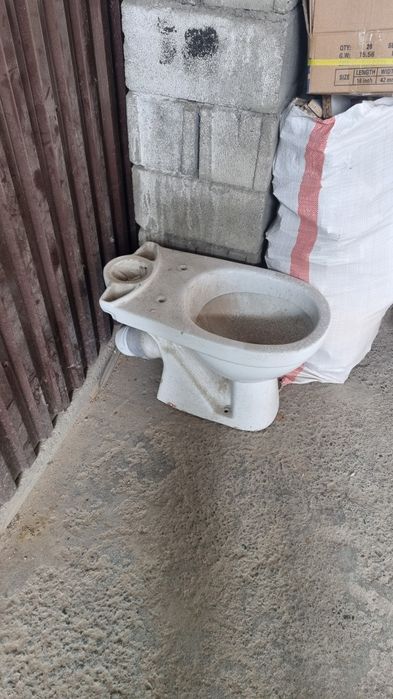 Унитаз с гофрой.