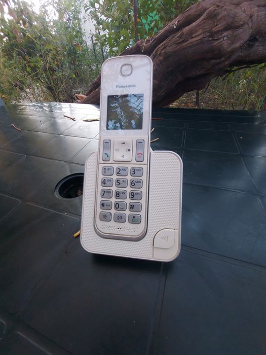 Telefoane fixe cu fir  dar și fără fir