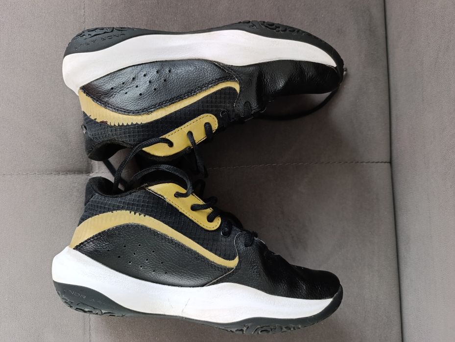 Детски маратонки Under armour 38 номер