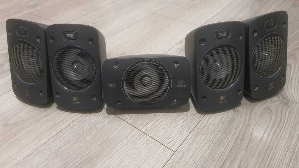 Sistem Logitech Z906 5.1 + set 5 sateliți extra + 2 stative –  OFERTĂ