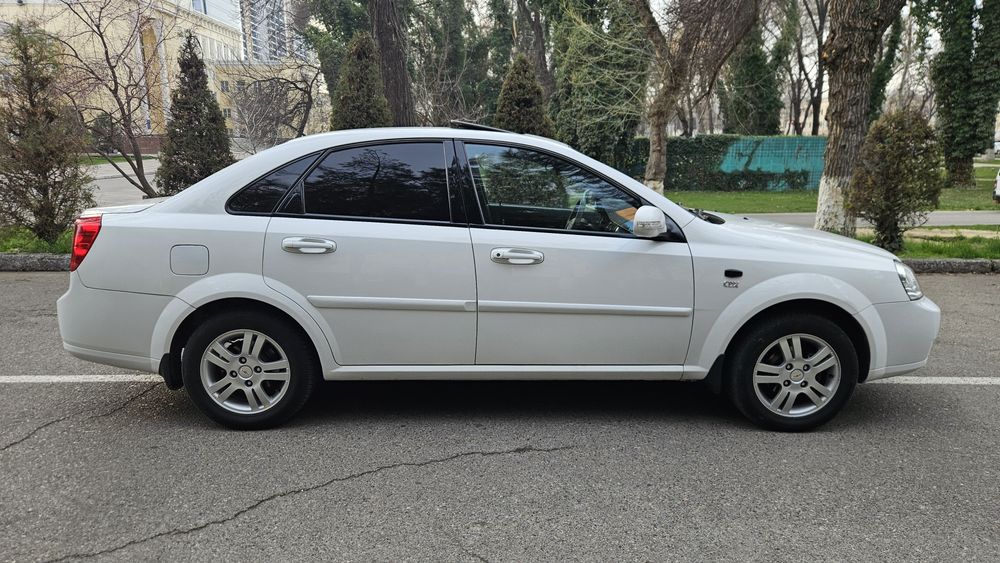 Продаётся Lacetti