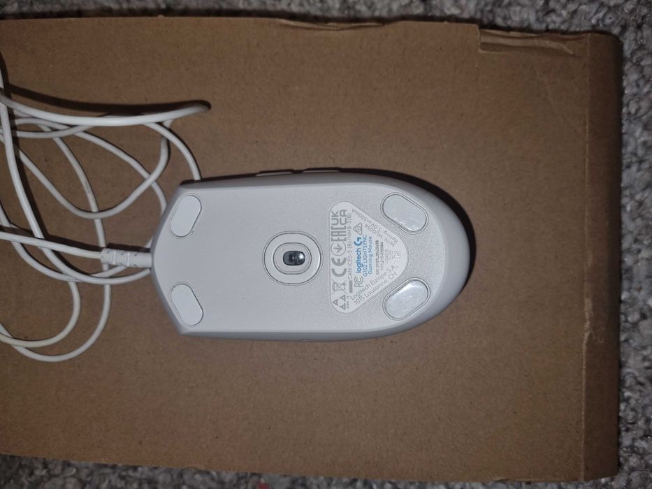 Mouse gaming logitech G203 la pachet cu Mouse bungee Deltaco