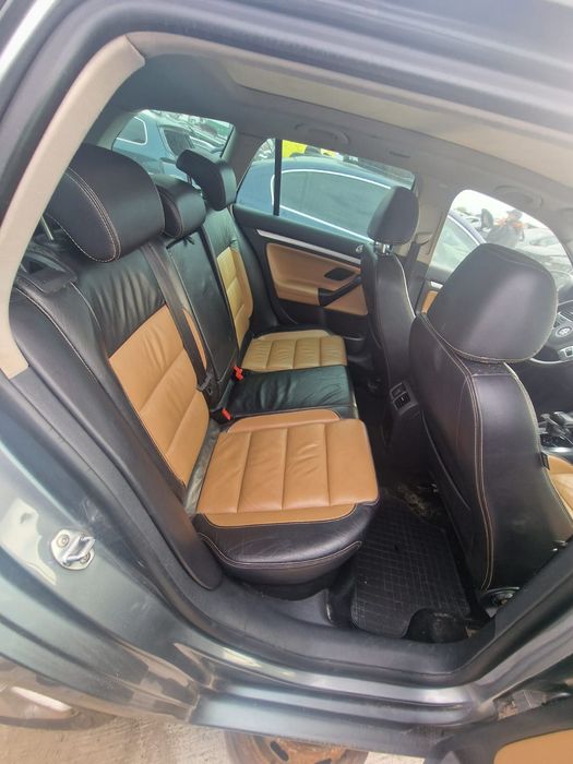 Dezmembram Volkswagen Golf 6 Combi 2011 1.6tdi CAY